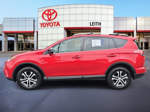 Used 2017 Toyota RAV4 LE image 8