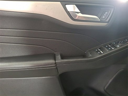 Used 2021 Ford Escape SE image 15