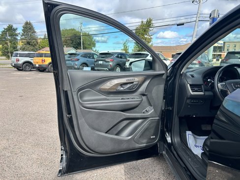 Used 2022 GMC Terrain Denali w/ Black Diamond Edition image 9