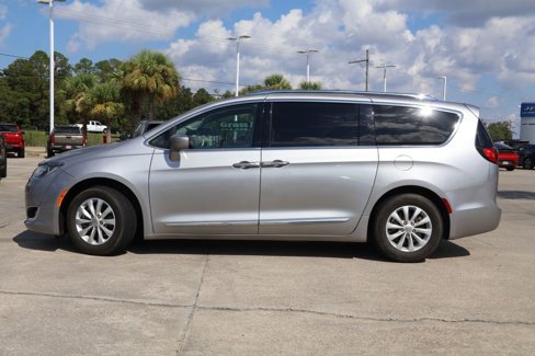 Used 2019 Chrysler Pacifica Touring-L image 25