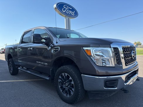 Used 2016 Nissan Titan SV image 3