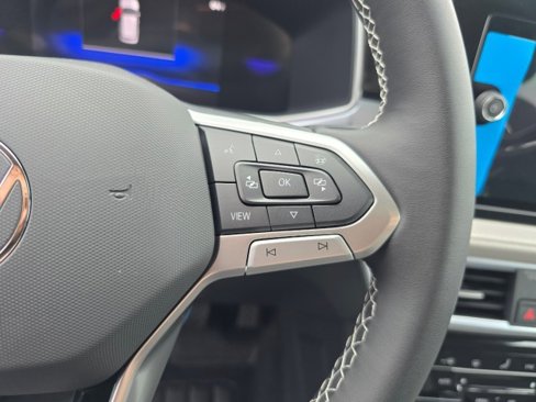 New 2025 Volkswagen Taos SE image 29