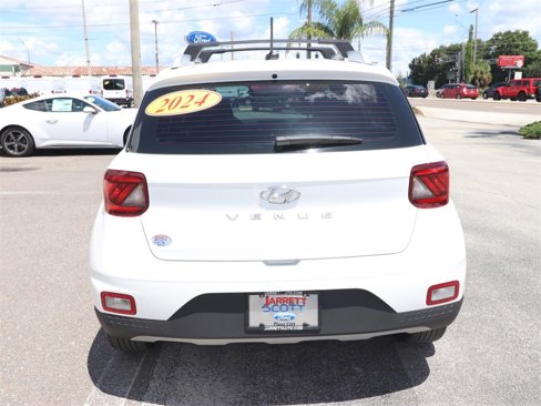 Used 2024 Hyundai Venue SEL image 9