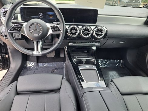 Used 2024 Mercedes-Benz CLA 250 image 11