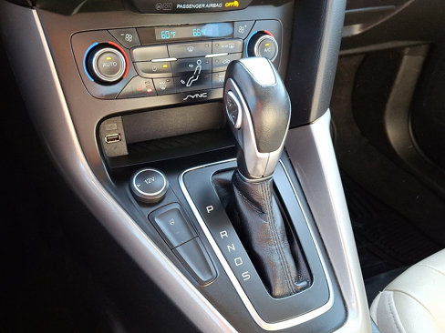 Used 2015 Ford Focus Titanium w/ Titanium Technology Package image 15