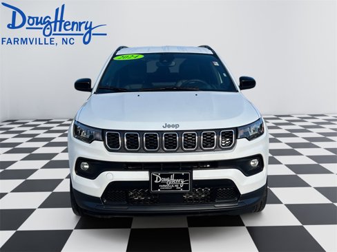 Used 2024 Jeep Compass Latitude image 8