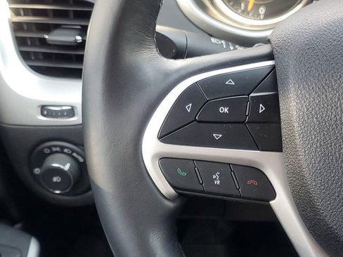 Used 2018 Jeep Cherokee Overland image 17