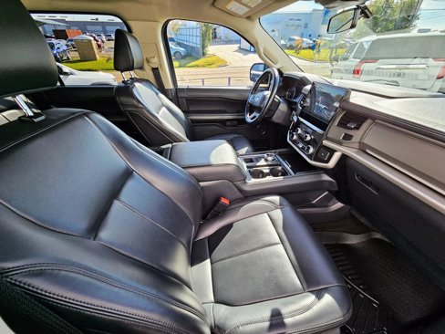 Used 2024 Ford Expedition Max XLT image 13