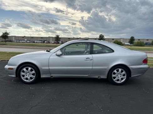 Used 2001 Mercedes-Benz CLK 320 Coupe image 3