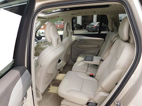 Used 2016 Volvo XC90 T6 Momentum image 11