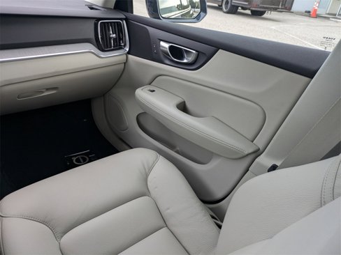 Certified 2023 Volvo V60 B5 Cross Country Plus image 19