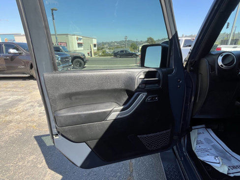 Used 2017 Jeep Wrangler Unlimited Sahara w/ Connectivity Group image 13