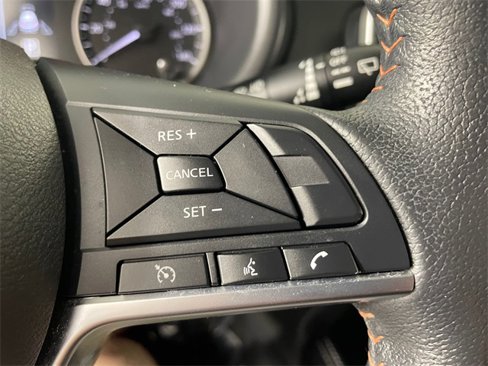 Used 2019 Nissan Kicks SR image 11