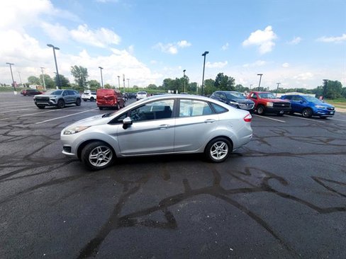 Used 2017 Ford Fiesta SE image 6