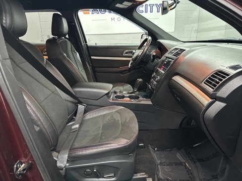 Used 2018 Ford Explorer XLT w/ Equipment Group 202A image 21