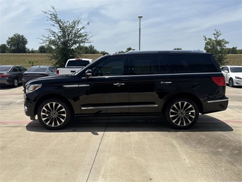 Used 2018 Lincoln Navigator Select image 4
