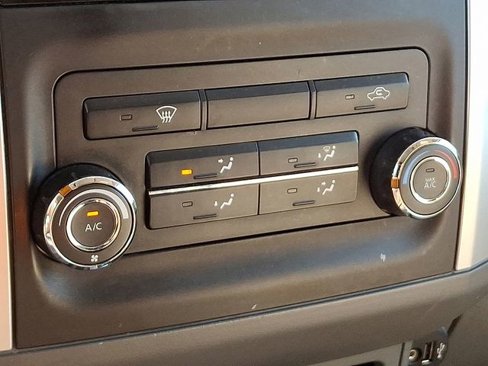 Used 2018 Nissan Frontier SV image 17