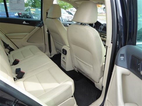 Used 2015 Volkswagen Tiguan SE image 19