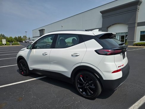 Used 2023 Chevrolet Bolt EUV LT w/ Redline Edition image 10