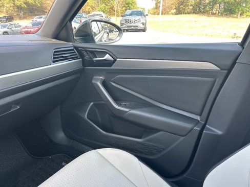Used 2020 Volkswagen Jetta R-Line w/ R-Line Cold Weather Package image 28