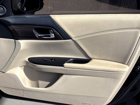 Used 2016 Honda Accord EX image 13