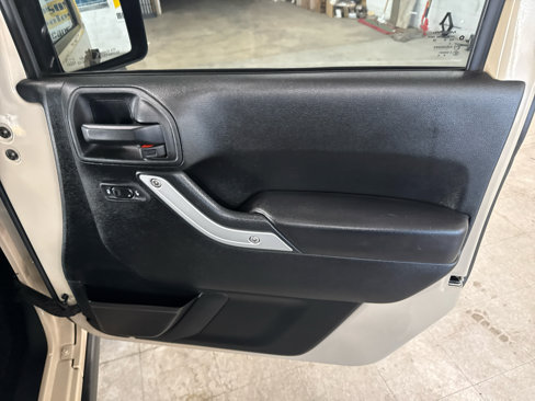 Used 2016 Jeep Wrangler Rubicon w/ Power Convenience Group image 48