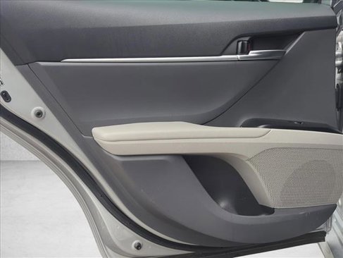 Used 2019 Toyota Camry LE image 14