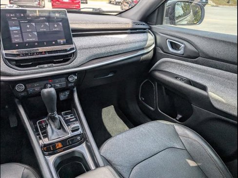 Used 2023 Jeep Compass Latitude w/ Sun and Sound Group image 8