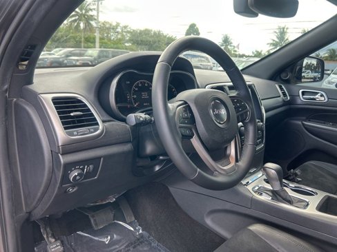 Used 2018 Jeep Grand Cherokee Laredo image 9