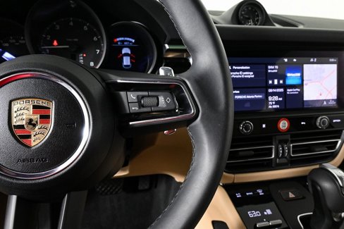 Used 2025 Porsche Macan image 11