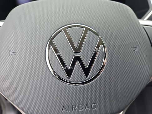 Used 2024 Volkswagen Tiguan SE image 30
