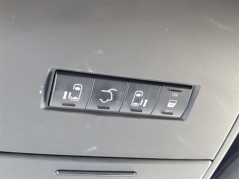 Used 2013 Dodge Grand Caravan R/T w/ Driver Convenience Group image 24