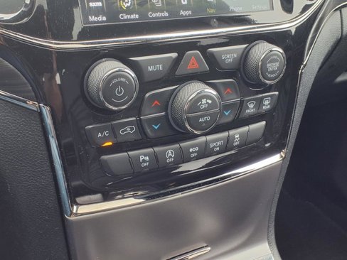 Used 2021 Jeep Grand Cherokee Limited X image 12