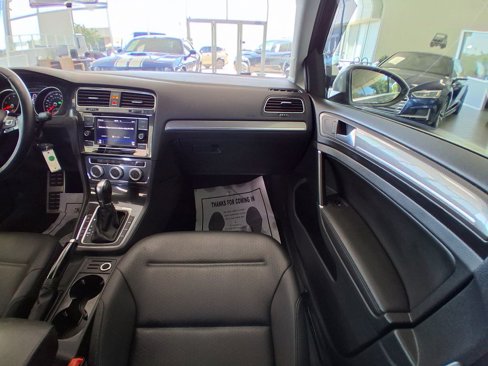 Used 2018 Volkswagen Golf Alltrack S image 11