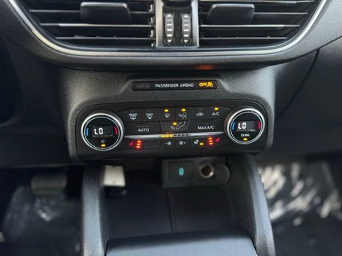 Used 2020 Ford Escape Titanium image 38