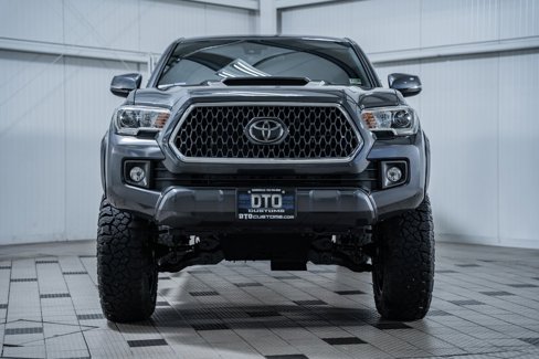 Used 2019 Toyota Tacoma TRD Off-Road image 2