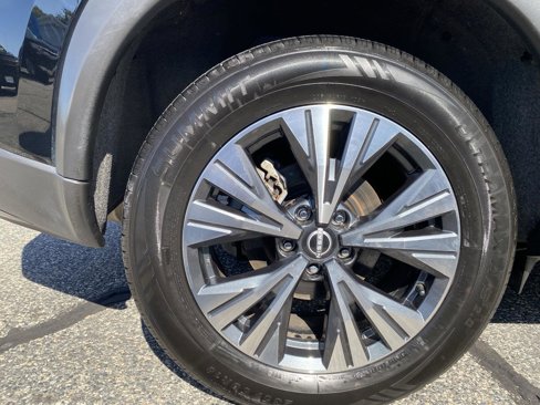 Used 2023 Nissan Rogue SV image 10