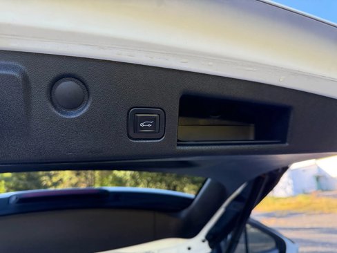 Used 2018 Chevrolet Equinox LT w/ Sun & Infotainment Package image 38