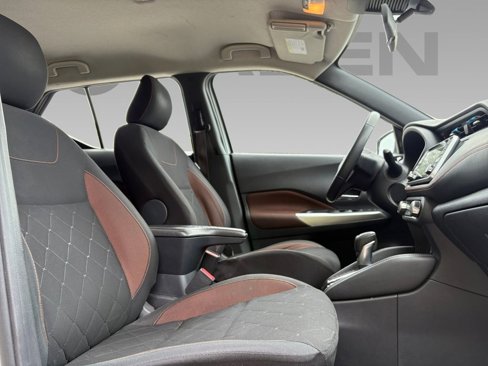 Used 2020 Nissan Kicks SR image 8