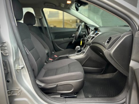 Used 2014 Chevrolet Cruze LT image 17