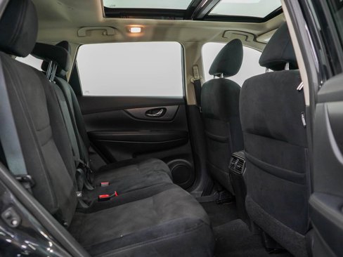 Used 2016 Nissan Rogue SV image 11