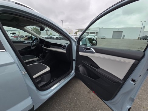 New 2025 Volkswagen Taos SE image 10