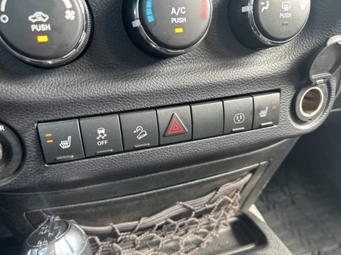 Used 2016 Jeep Wrangler Unlimited Rubicon image 23