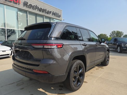 Used 2024 Jeep Grand Cherokee Limited w/ Black Appearance Package image 7