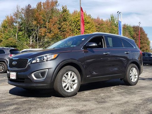 Used 2017 Kia Sorento LX w/ LX Convenience Package image 3