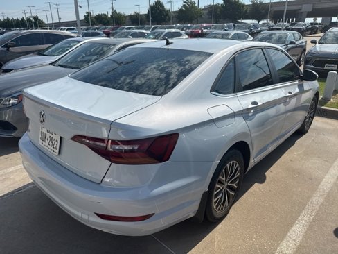 Used 2019 Volkswagen Jetta SE image 3