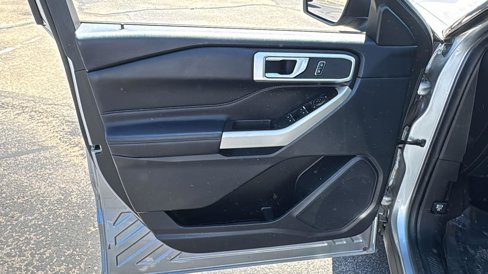Used 2022 Ford Explorer XLT image 8