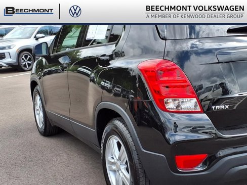 Used 2022 Chevrolet Trax LS w/ Tint and Cruise Package image 23