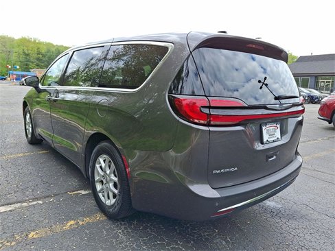 Used 2023 Chrysler Pacifica Touring-L image 22