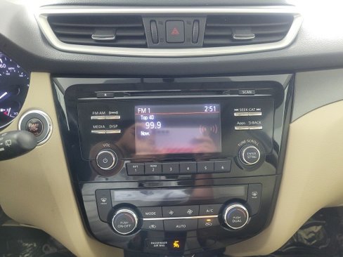 Used 2016 Nissan Rogue SV w/ SV Moonroof Package image 32